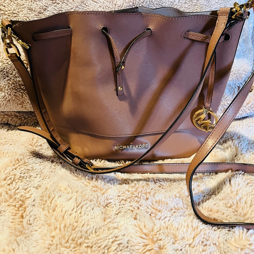 Michael Kors Tan Leather Shoulder Bag - Picture 3 of 9